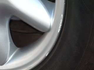 Акриловая краска для колес Wheelspray Motip! Вариант поврежденного покрытия диска Акриловая краска для колес Wheelspray Motip! Вариант поврежденного покрытия диска